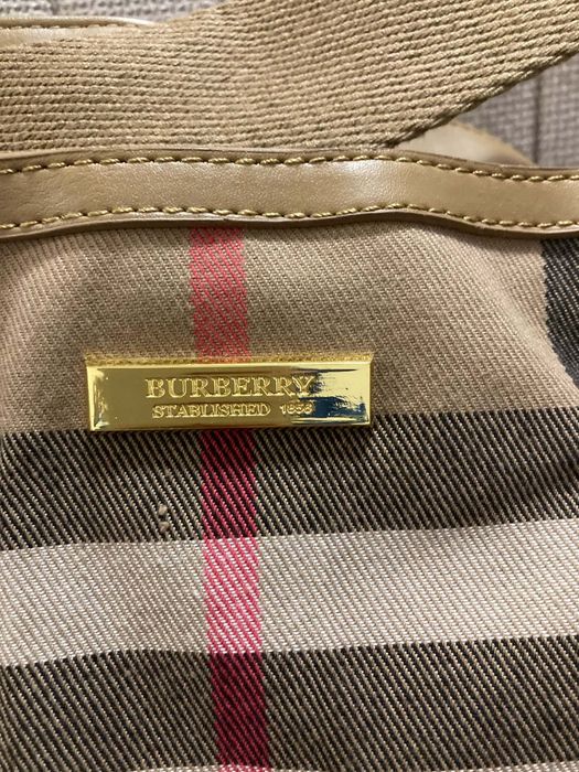 Чанта на марката BURBERRY