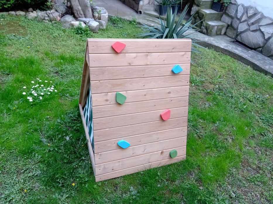 ПРОМОЦИЯ на Детска дървена къщичка за двора, с рампа за катерене.