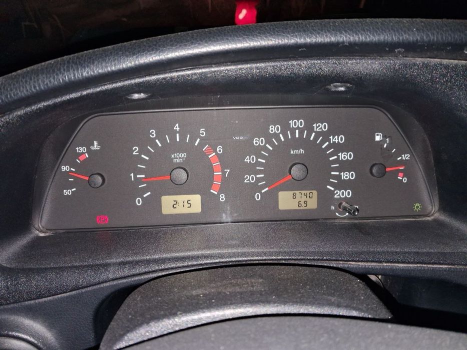 Нива шевроле сотилади тинник холатда радной 2015 йил 8740 юрган