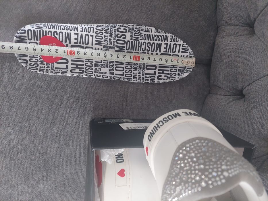 LOVE Moschino Оригинални бели кецове н.42