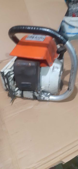 Drujba Stihl 042 AV, profesionala, de 68 cc, functionala, incompleta