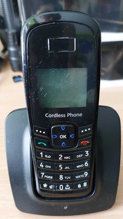 Продавам телефон HUAWEI ETS8121