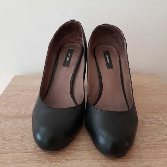 Обувки затворени черни