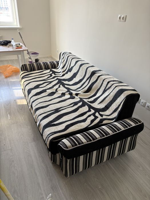 Продам диван с пледом