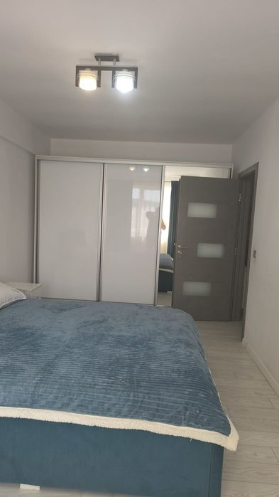 Închiriez apartament