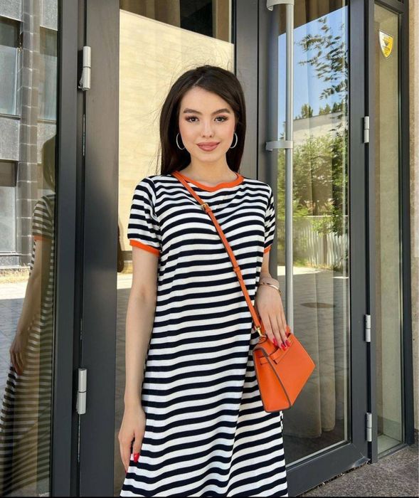 Платье новое в полоску с боку разрез