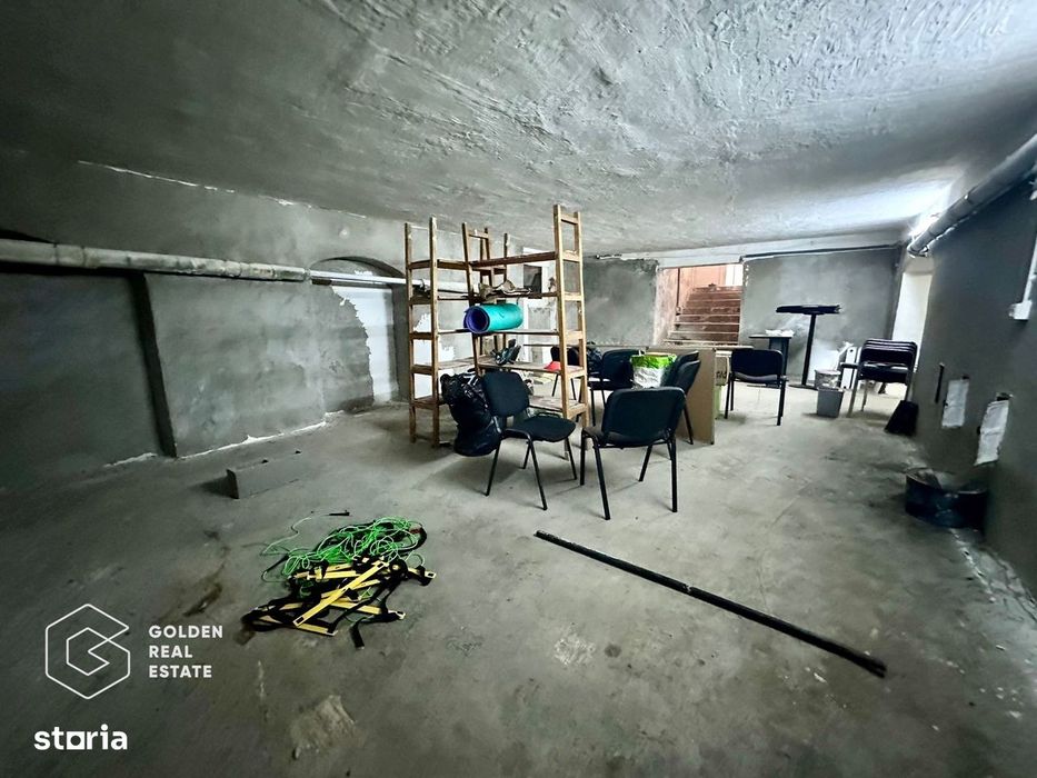 Boxa 67 mp utili, în zona Podgoria