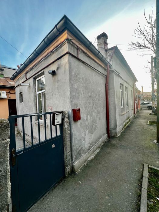 Casa de 41 mp cu 2 camere si curte metrou Tineretului Timpuri noi