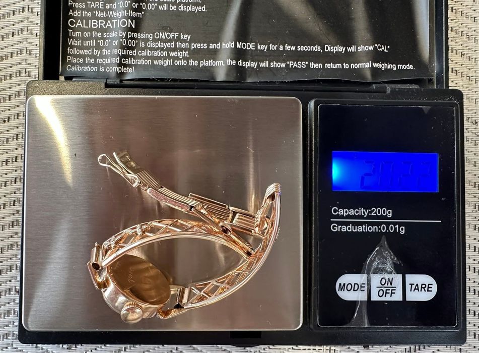 Златен съветски руски часовник