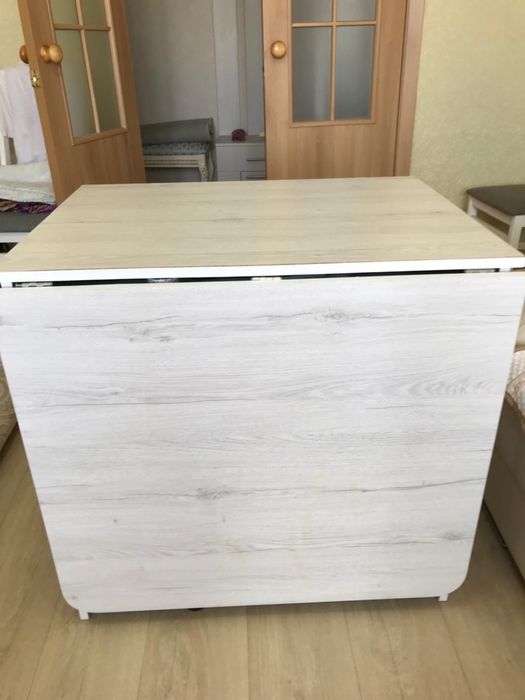 Продам стол книжка