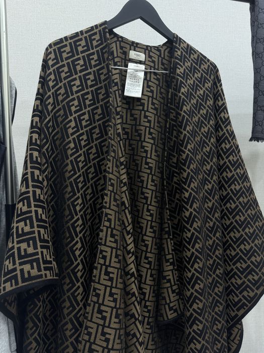 Fendi панчо в отличном состоянии