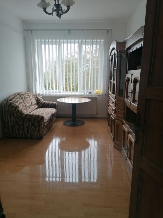 Închiriez apartament cu 3 camere