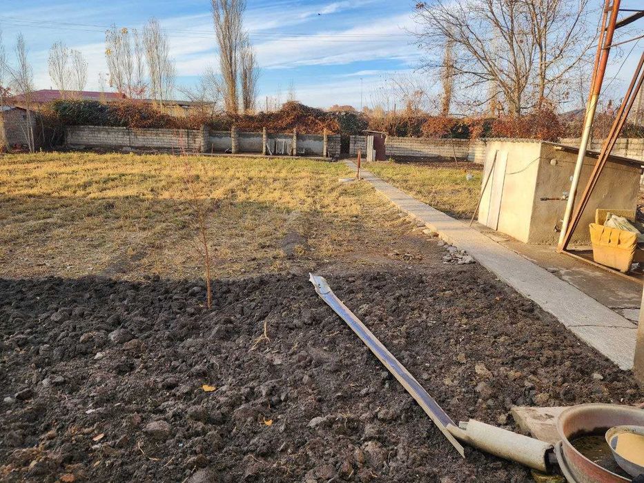 Продаётся дом с большим участком рядом с парком «Янги Узбекистан»