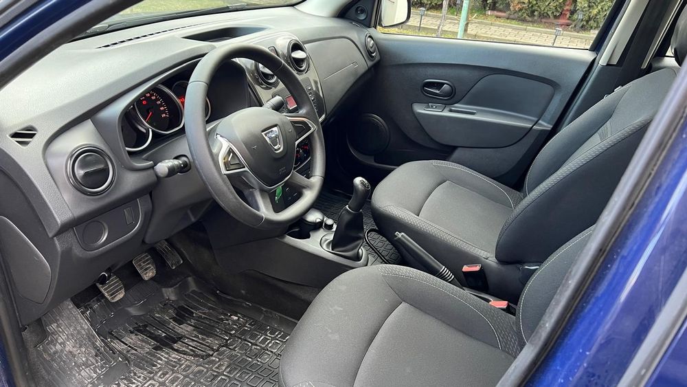 Dacia Logan.     .