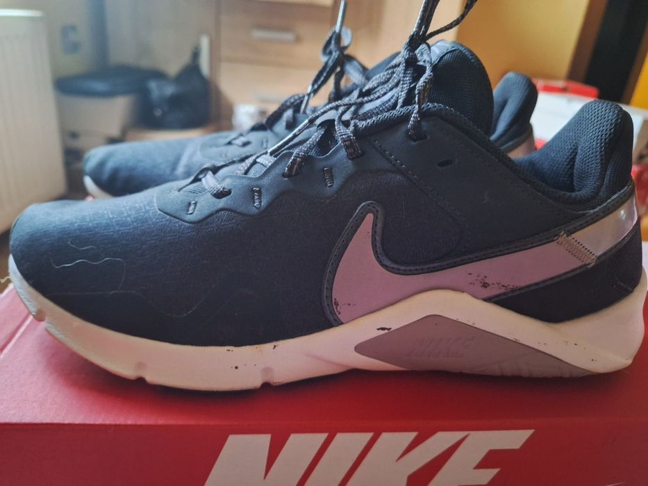 Дамски маратонки Nike Legend Essential 2 Premium.