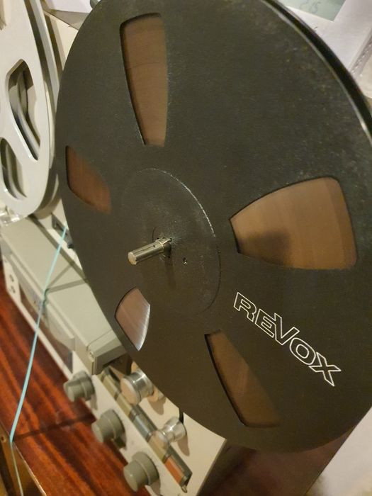 Vând s-au schimb role de magnetofon