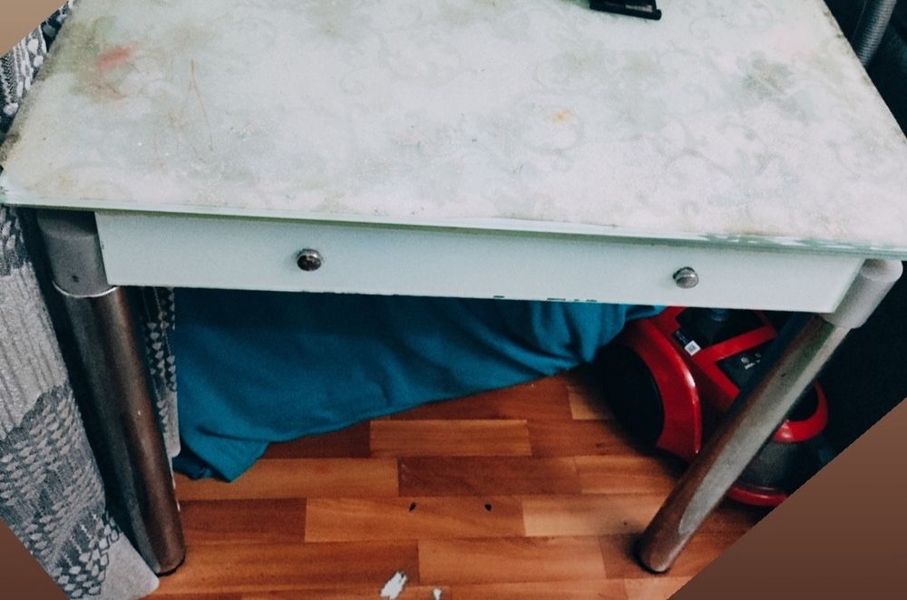 Стеклянный стол для кухни