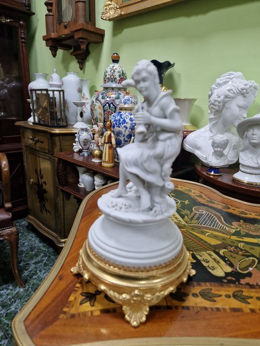 Страхотна антикварна италианска порцеланова фигура Capodimonte
