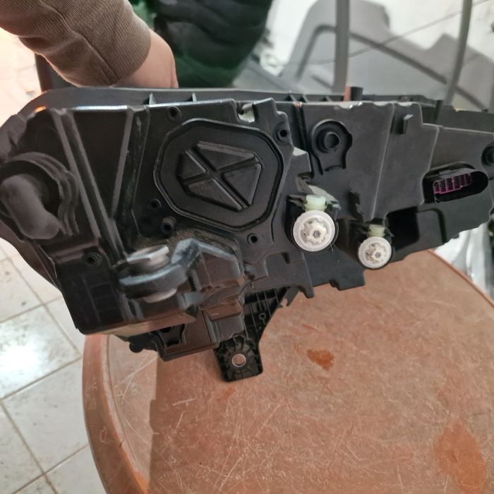 Skoda Enyaq 2023 full led ляв фар 2бр.