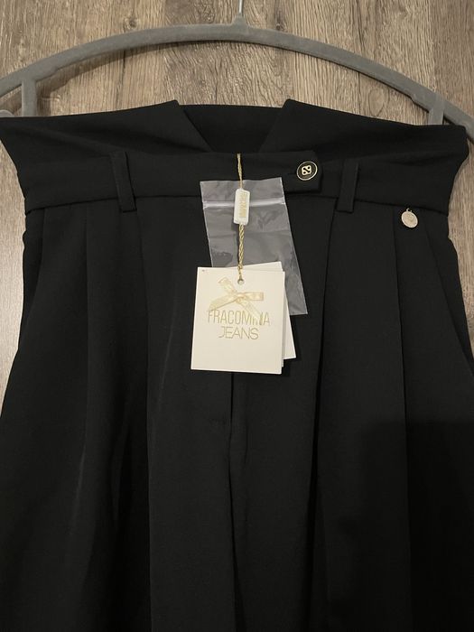 НАМАЛЕН! Черен панталон с широк крачол