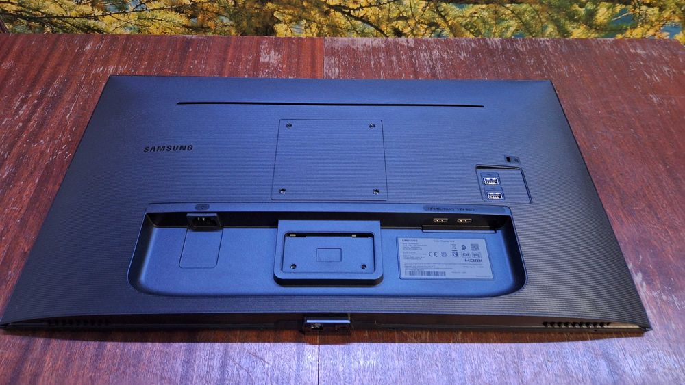 Samsung Смарт Монитор M5 LS27CM500EUXDU използван