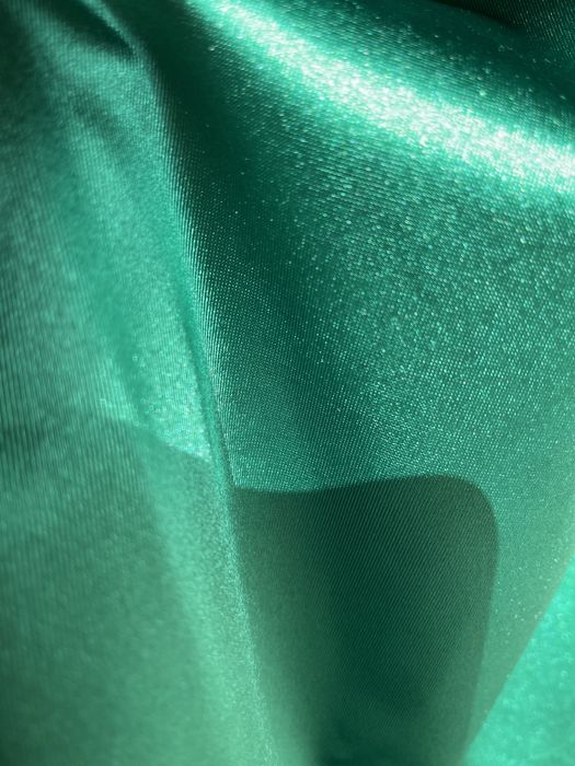 Официална сатенена рокля