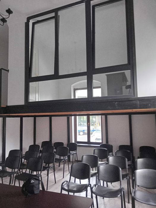 Închiriez spațiu comercial ultracentral ultramodern cu parcare