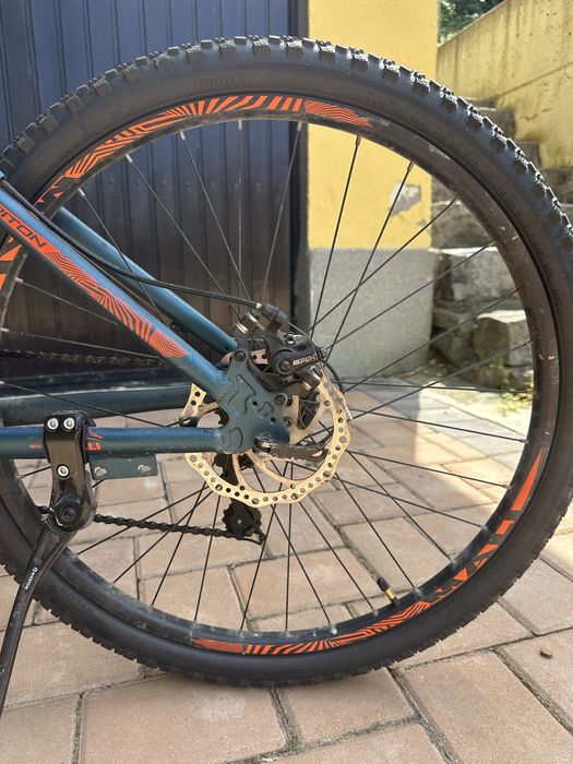 Bicicletă MTB Mali, frâne pe disc, Shimano, suspensie față