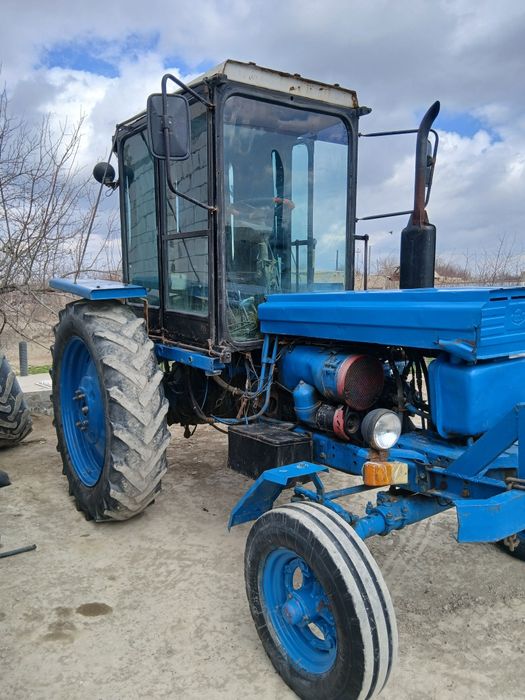 T-28 traktor sotiladi