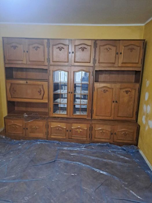 Vand biblioteca living convenabil si urgent
