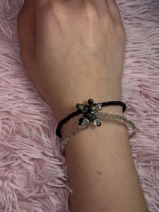 Гривна от мъниста наподобяващи стъклен ефект