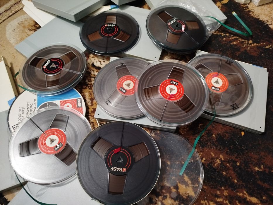 Lot  10 Benzi magnetofon Basf