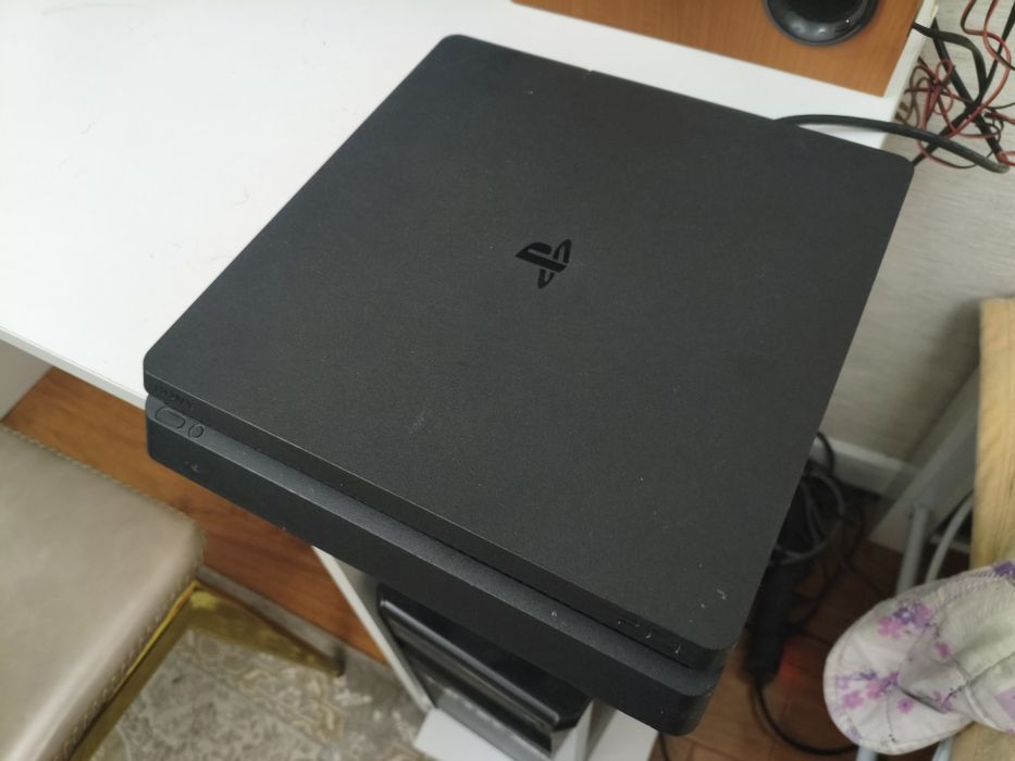 Продам хороший Ps 4