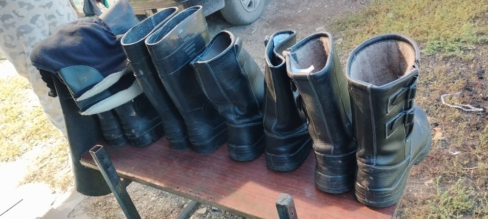 Продам новые сапоги резиновые и кирзовые 10000