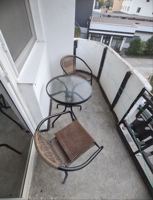 Închiriez apartament MODERN 2 camere cf. 1 decomandat etaj 2 Reșița