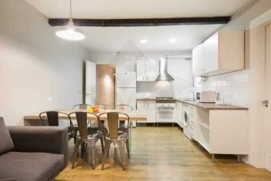 Дава се под наем Четиристаен апартамент в Пловдив, Изгрев - 94 кв.м за 255 € - Снимка #3