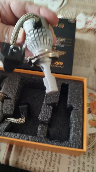 LED крушки за автомобил H4