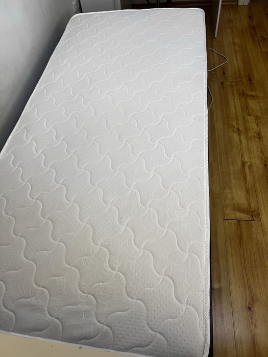 Матрас односпальный 10000тг. В хорошем состоянии