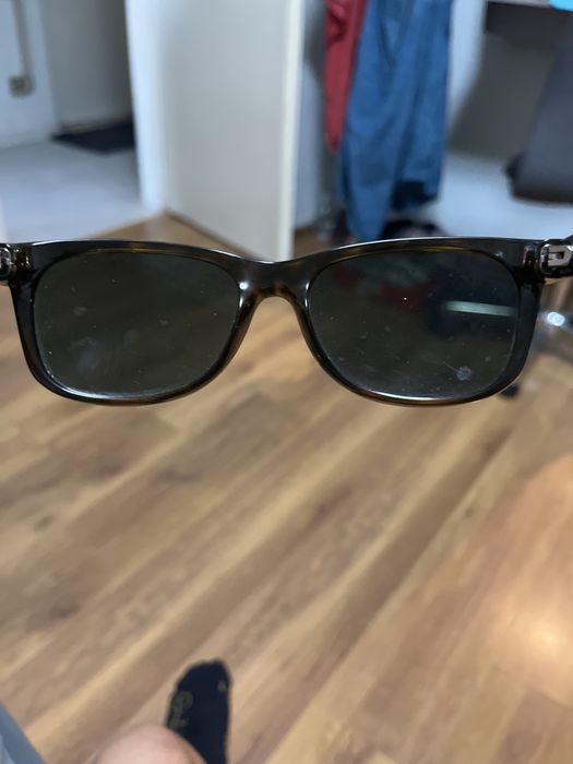 Продавам очила RayBan модел RB 2132