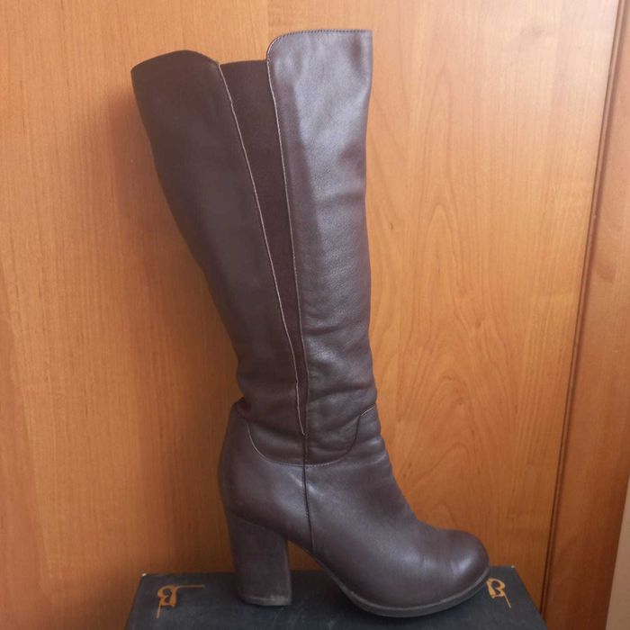 Продам демисезонные женские сапоги