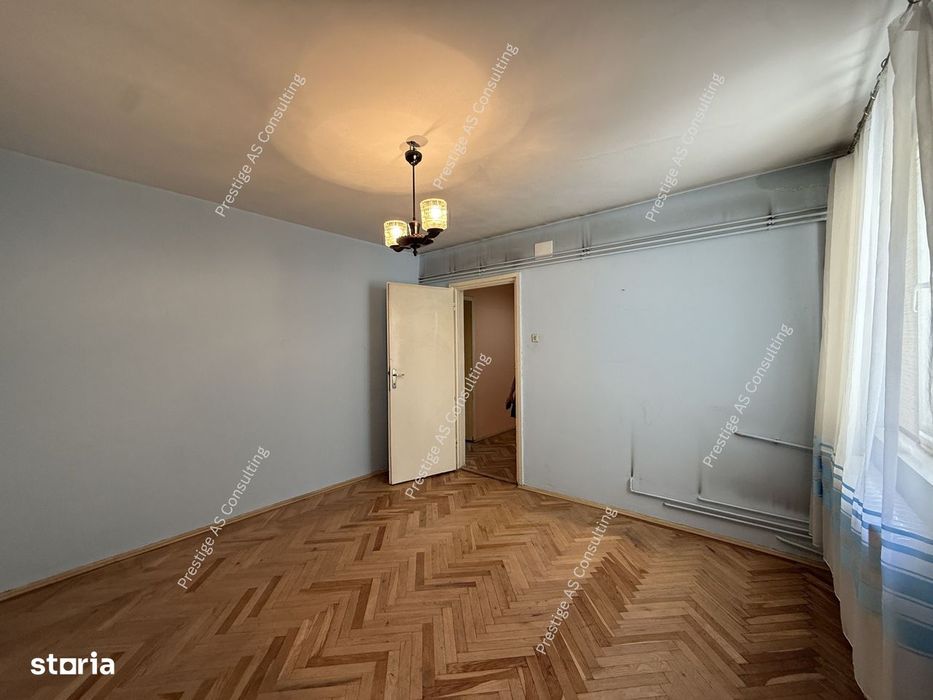 Apartament 4 camere, parter inalt zona Punctele Cardinale - Central