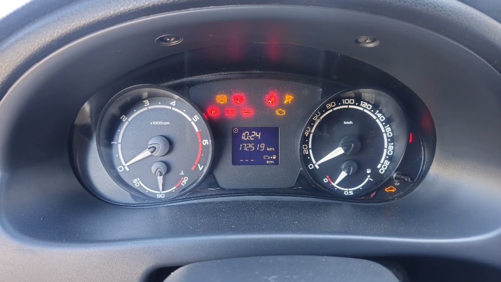 Продам 2ую приору 2014,1 хоз