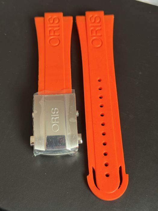 Каишка за Oris оранжева чисто нова