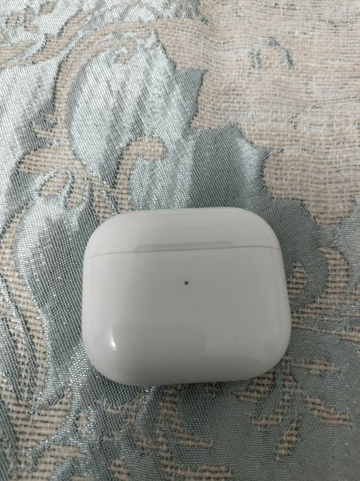 Ерпотс наушник продается  для Айфона оригинал