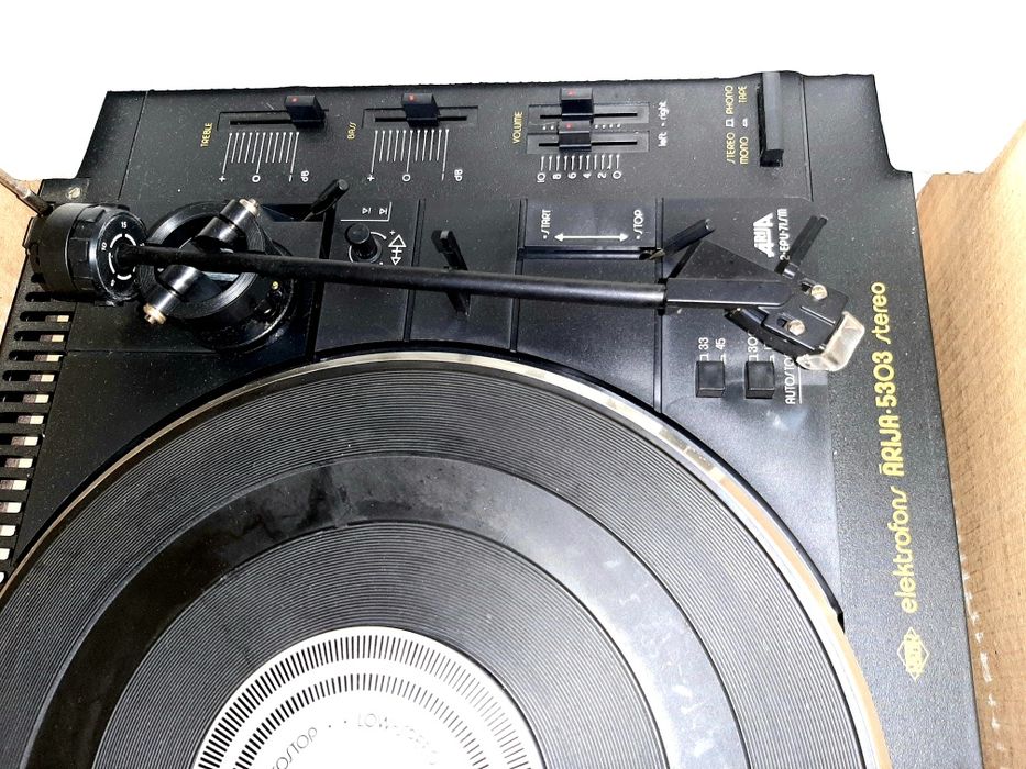 Продам виниловый проигрыватель