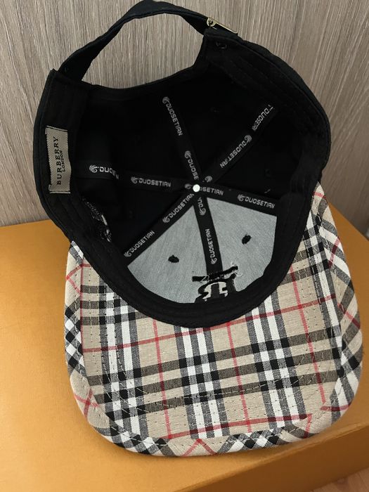 sapca burbbery neagra