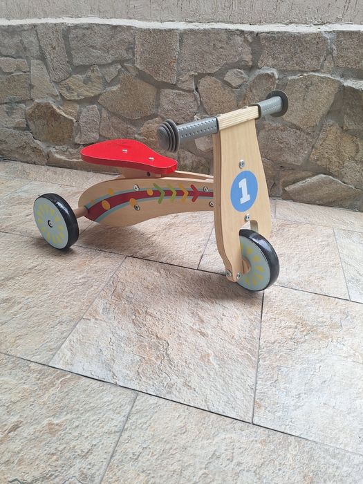 Дървена триколка