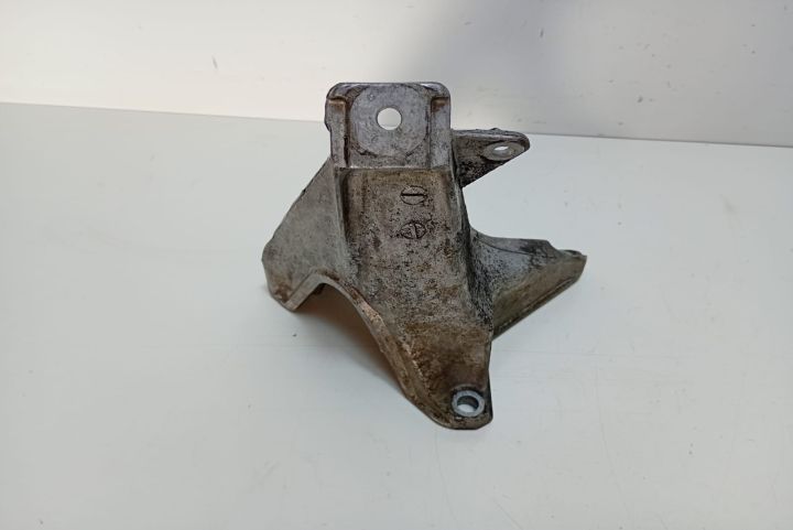 Suport  motor dreapta 8E0199308D Volkswagen VW Passat B5.5 (facelift)