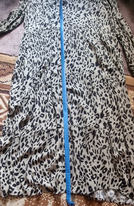 Vând rochie animal print