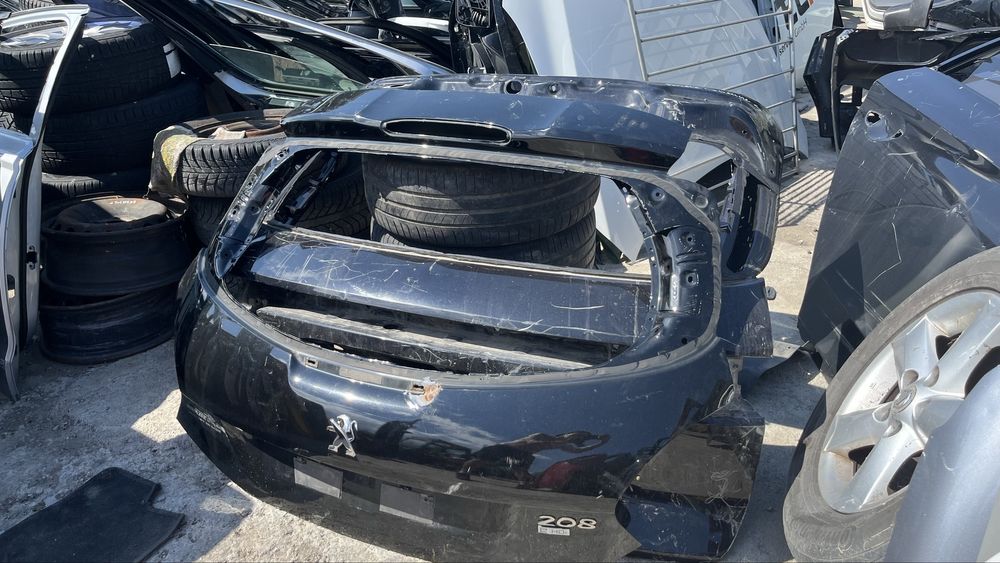 Багажна врата Peugeot 208